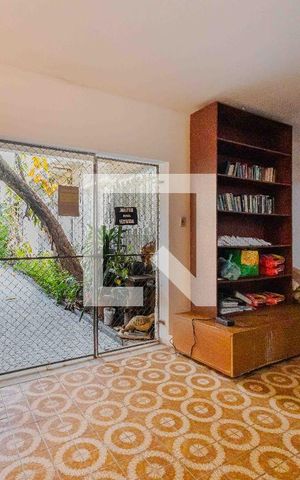 Casa à venda com 690m², 4 quartos e 5 vagasEntrada