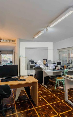 Casa à venda com 690m², 4 quartos e 5 vagasEscritório 2