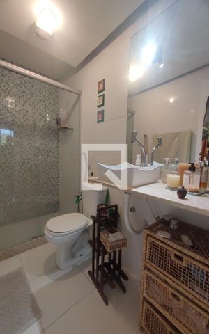 Apartamento à venda com 93m², 3 quartos e 1 vaga Apartamento à venda com 93m², 3 quartos e 1 vagaBanheiro