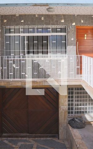 Casa à venda com 236m², 3 quartos e 6 vagasFachada