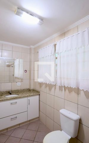 Casa à venda com 236m², 3 quartos e 6 vagasBanheiro 2