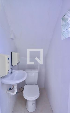 Casa à venda com 236m², 3 quartos e 6 vagasBanheiro de serviço