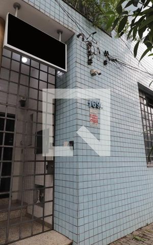 Casa à venda com 950m², 7 quartos e 1 vaga Casa à venda com 950m², 7 quartos e 1 vagaFachada