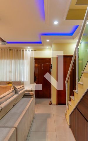 Casa à venda com 110m², 3 quartos e 2 vagas Casa à venda com 110m², 3 quartos e 2 vagasSala