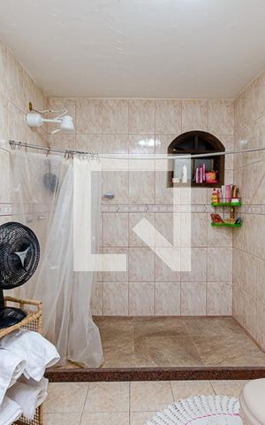 Casa à venda com 300m², 4 quartos e 4 vagas Casa à venda com 300m², 4 quartos e 4 vagasBanheiro da Suite Master