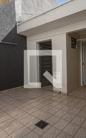 Casa para alugar com 150m², 2 quartos e 2 vagas Casa para alugar com 150m², 2 quartos e 2 vagasÁrea de serviço