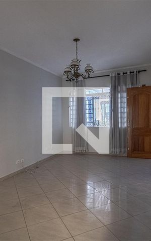 Casa para alugar com 150m², 2 quartos e 2 vagas Casa para alugar com 150m², 2 quartos e 2 vagasSala