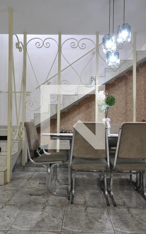 Casa à venda com 200m², 3 quartos e 3 vagasSala
