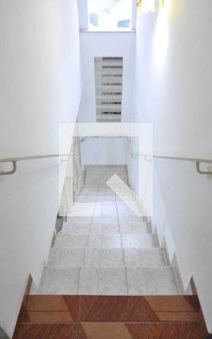 Casa à venda com 200m², 3 quartos e 3 vagasEscada