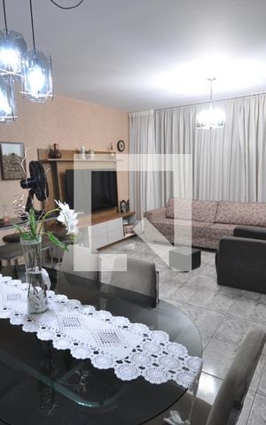 Casa à venda com 200m², 3 quartos e 3 vagasSala