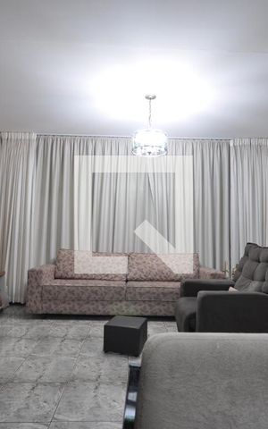 Casa à venda com 200m², 3 quartos e 3 vagasSala