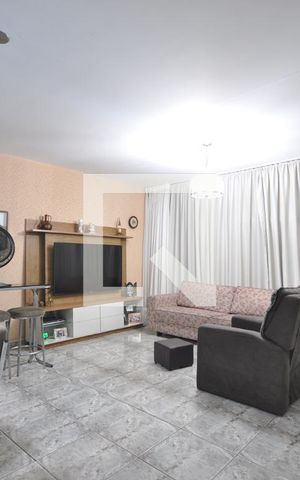 Casa à venda com 200m², 3 quartos e 3 vagasSala