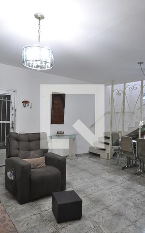 Casa à venda com 200m², 3 quartos e 3 vagasSala