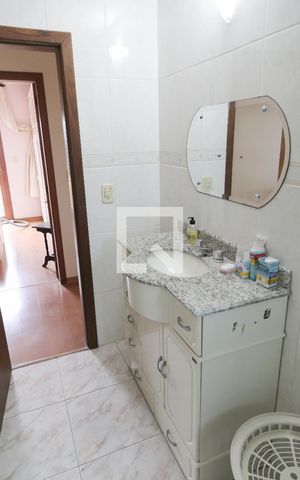 Casa à venda com 250m², 3 quartos e 3 vagas Casa à venda com 250m², 3 quartos e 3 vagasBanheiro