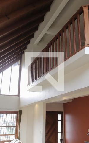 Casa à venda com 250m², 3 quartos e 3 vagas Casa à venda com 250m², 3 quartos e 3 vagasSala