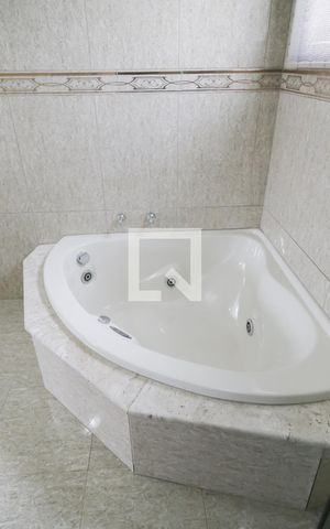 Casa à venda com 250m², 3 quartos e 3 vagas Casa à venda com 250m², 3 quartos e 3 vagasBanheiro da Suíte