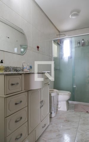 Casa à venda com 250m², 3 quartos e 3 vagas Casa à venda com 250m², 3 quartos e 3 vagasBanheiro