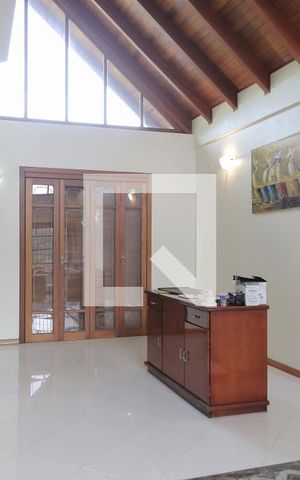Casa à venda com 250m², 3 quartos e 3 vagas Casa à venda com 250m², 3 quartos e 3 vagasSala