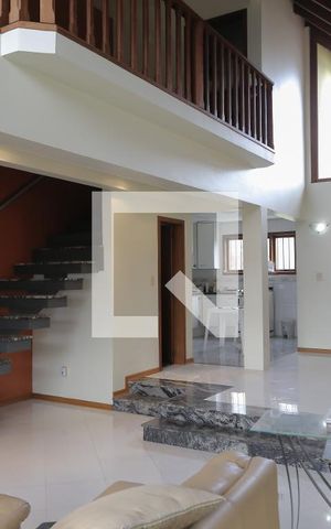 Casa à venda com 250m², 3 quartos e 3 vagas Casa à venda com 250m², 3 quartos e 3 vagasSala