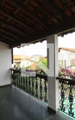 Casa de condomínio à venda com 750m², 4 quartos e 5 vagasVaranda da suíte 1 que se comunica com o quarto 2