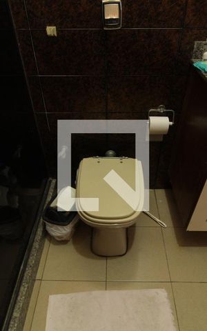 Casa de condomínio à venda com 750m², 4 quartos e 5 vagasBanheiro social