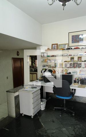 Casa de condomínio à venda com 750m², 4 quartos e 5 vagasEscritório