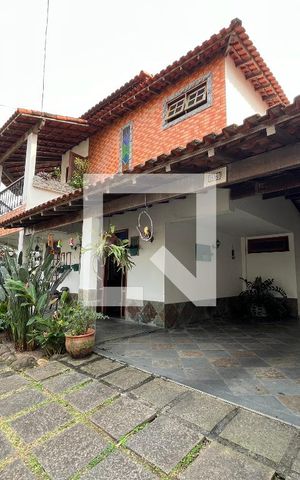 Casa de condomínio à venda com 750m², 4 quartos e 5 vagas Casa de condomínio à venda com 750m², 4 quartos e 5 vagasFrente da casa
