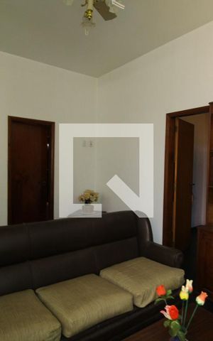 Casa de condomínio à venda com 750m², 4 quartos e 5 vagasSala do segundo andar