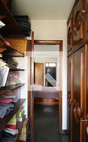 Casa de condomínio à venda com 750m², 4 quartos e 5 vagasSuíte 2 - Closet