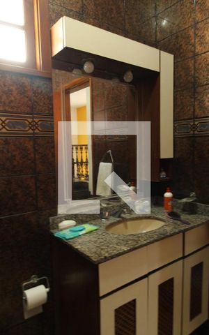 Casa de condomínio à venda com 750m², 4 quartos e 5 vagasBanheiro social