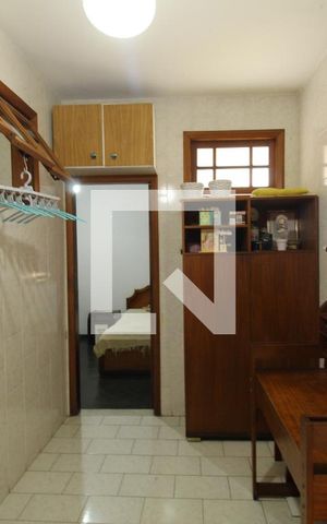 Casa de condomínio à venda com 750m², 4 quartos e 5 vagasÁrea de serviço - Dependência