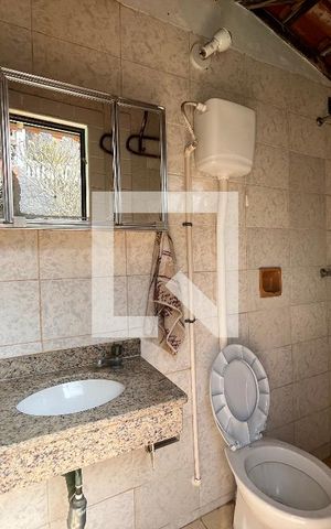 Casa de condomínio à venda com 750m², 4 quartos e 5 vagas Casa de condomínio à venda com 750m², 4 quartos e 5 vagasBanheiro da piscina