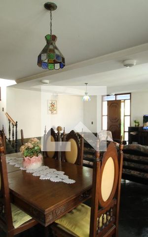 Casa de condomínio à venda com 750m², 4 quartos e 5 vagasSala