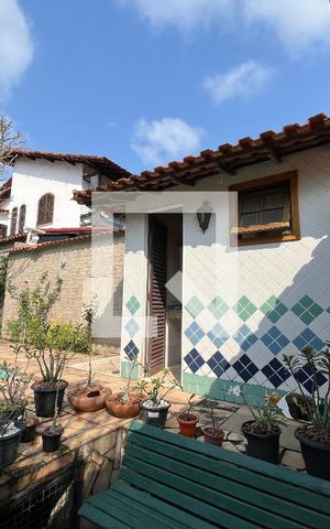 Casa de condomínio à venda com 750m², 4 quartos e 5 vagas Casa de condomínio à venda com 750m², 4 quartos e 5 vagasBanheiro da piscina