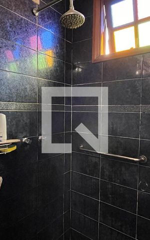 Casa de condomínio à venda com 750m², 4 quartos e 5 vagas Casa de condomínio à venda com 750m², 4 quartos e 5 vagasBanheiro da suíte 2
