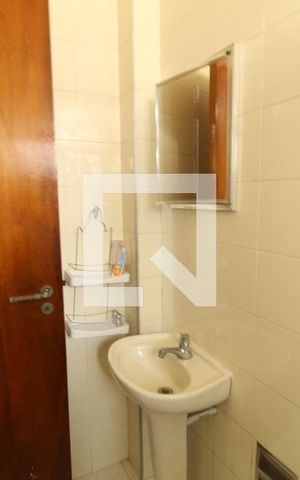 Casa de condomínio à venda com 750m², 4 quartos e 5 vagasÁrea de serviço - Dependência/Banheiro