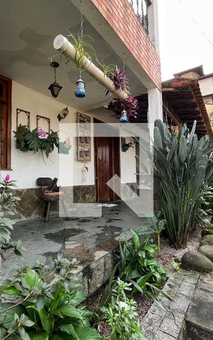 Casa de condomínio à venda com 750m², 4 quartos e 5 vagas Casa de condomínio à venda com 750m², 4 quartos e 5 vagasEntrada