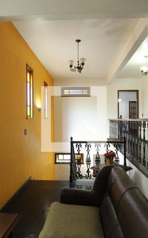 Casa de condomínio à venda com 750m², 4 quartos e 5 vagasSala do segundo andar