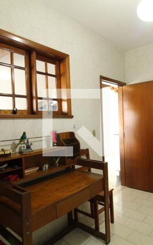 Casa de condomínio à venda com 750m², 4 quartos e 5 vagasÁrea de serviço - Dependência