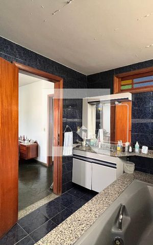 Casa de condomínio à venda com 750m², 4 quartos e 5 vagas Casa de condomínio à venda com 750m², 4 quartos e 5 vagasBanheiro da suíte 2