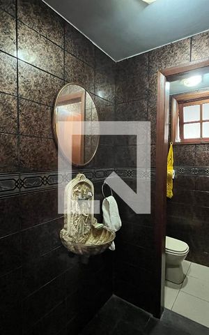 Casa de condomínio à venda com 750m², 4 quartos e 5 vagas Casa de condomínio à venda com 750m², 4 quartos e 5 vagasLavabo