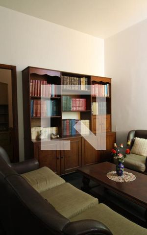 Casa de condomínio à venda com 750m², 4 quartos e 5 vagasSala do segundo andar
