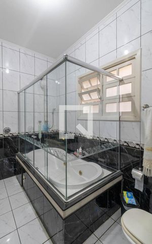 Casa à venda com 236m², 3 quartos e 2 vagas Casa à venda com 236m², 3 quartos e 2 vagasBanheiro Suíte