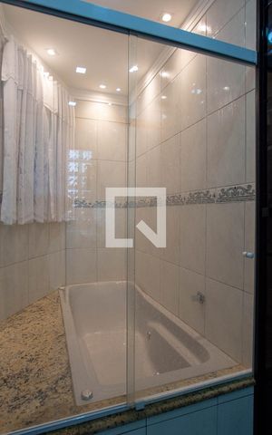 Casa à venda com 238m², 3 quartos e 4 vagasBanheiro da Suíte master