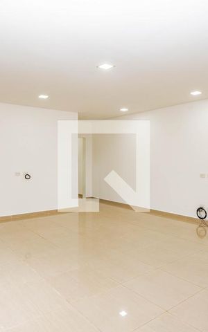 Casa à venda com 250m², 4 quartos e 6 vagasSala