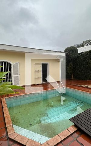 Casa à venda com 133m², 3 quartos e 2 vagasÁrea externa - Piscina