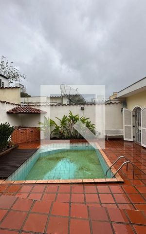 Casa à venda com 133m², 3 quartos e 2 vagasÁrea externa - Piscina