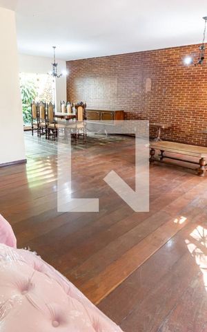 Casa à venda com 350m², 3 quartos e 4 vagas Casa à venda com 350m², 3 quartos e 4 vagasSala