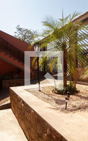 Casa para alugar com 340m², 5 quartos e 4 vagas Casa para alugar com 340m², 5 quartos e 4 vagasGaragem