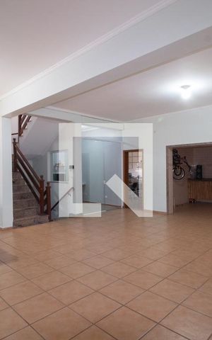 Casa para alugar com 340m², 5 quartos e 4 vagas Casa para alugar com 340m², 5 quartos e 4 vagasGaragem